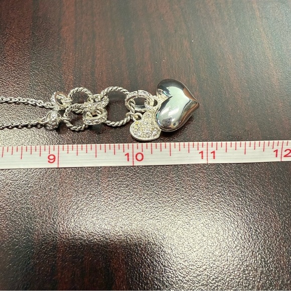 Avon Silver Heart Pendant Necklace Classic Design vintage 2009 NIB - Picture 3 of 7